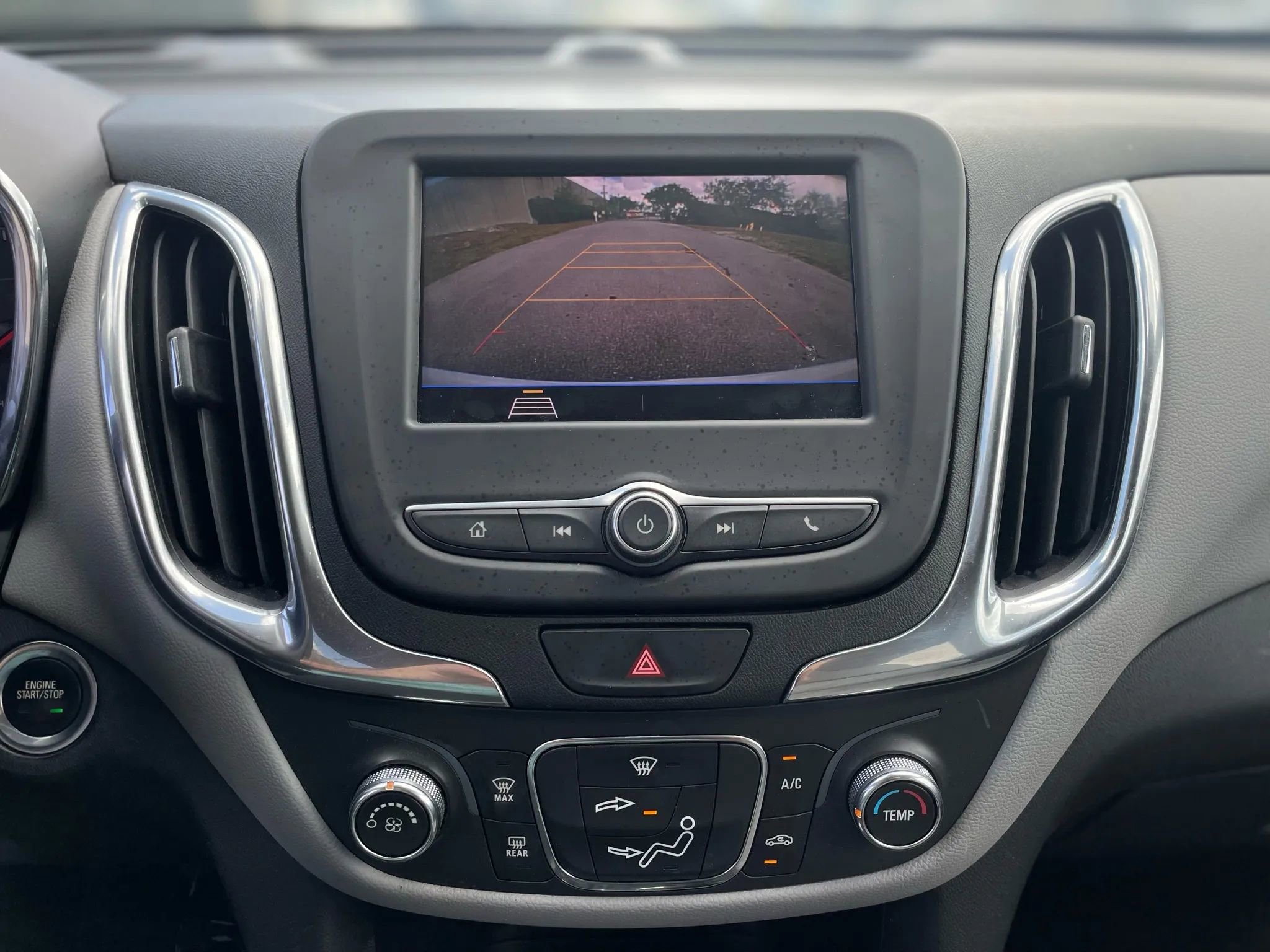 Used 2021 Chevrolet Equinox LS w/ LS Convenience Package FWD image 24