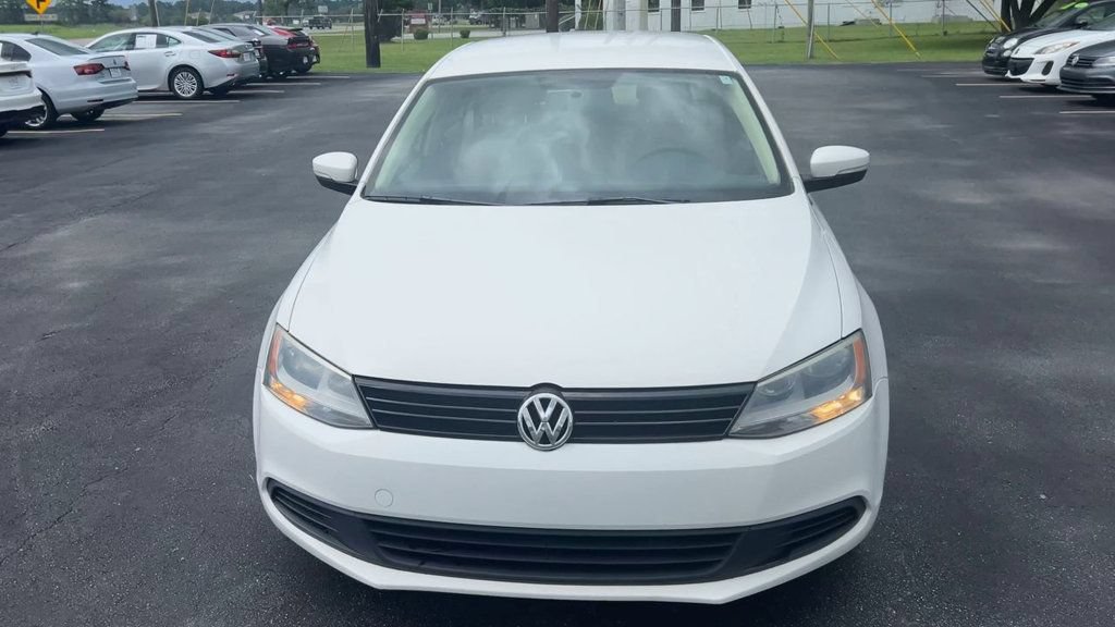 Used 2011 Volkswagen Jetta SE FWD image 3
