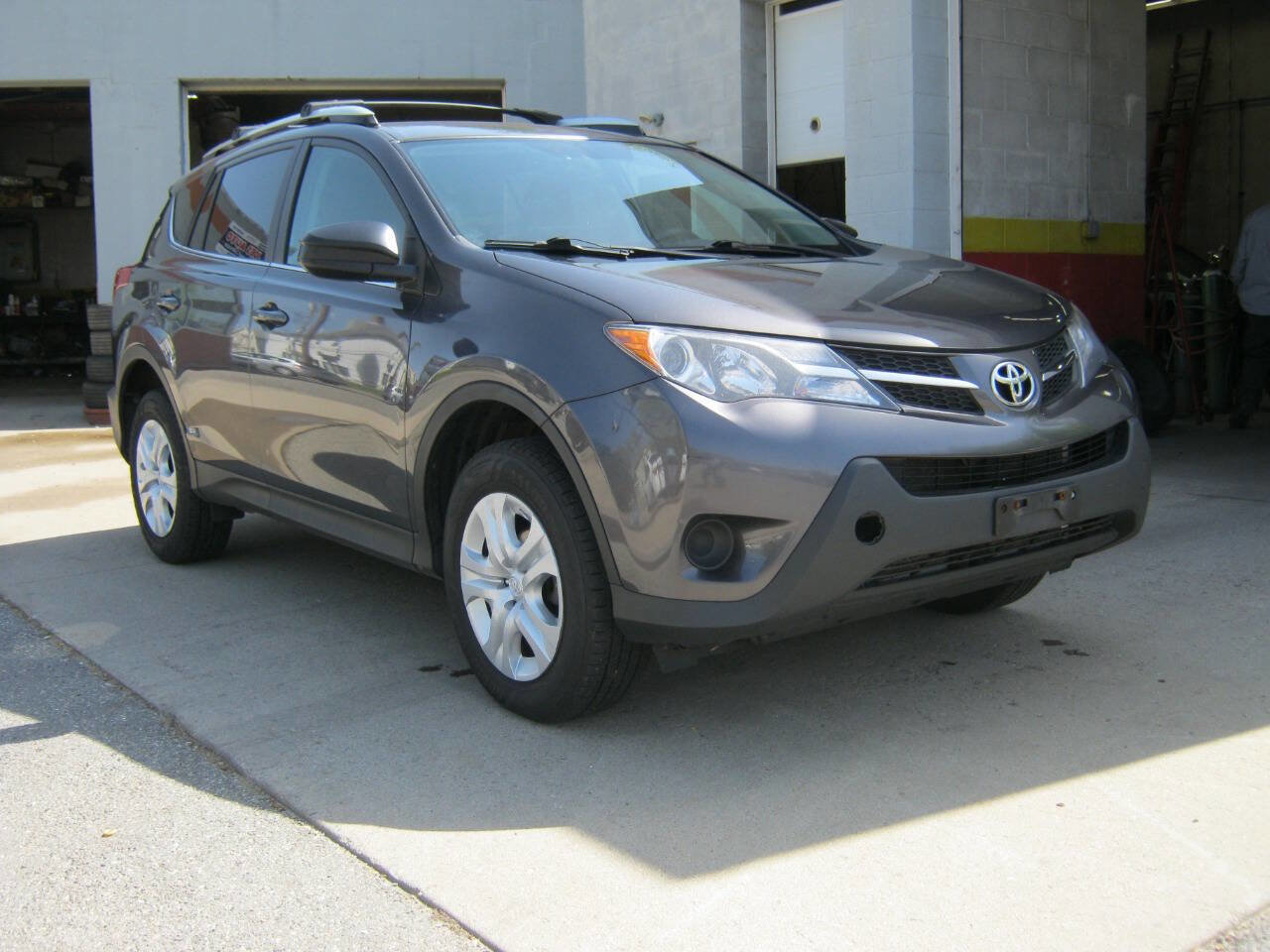 Used 2015 Toyota RAV4 LE image 4