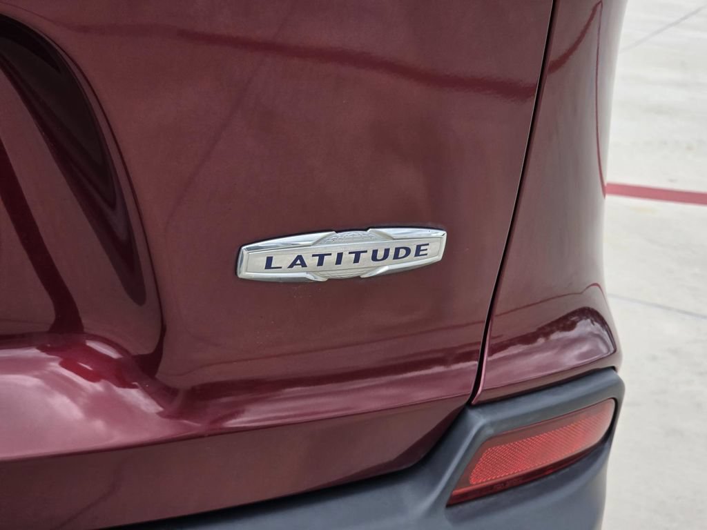 Used 2019 Jeep Cherokee Latitude w/ Popular Appearance Group FWD image 39