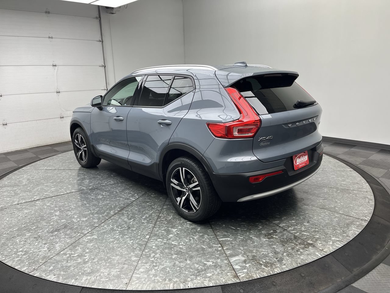 Used 2023 Volvo XC40 B5 Core AWD/4WD image 2