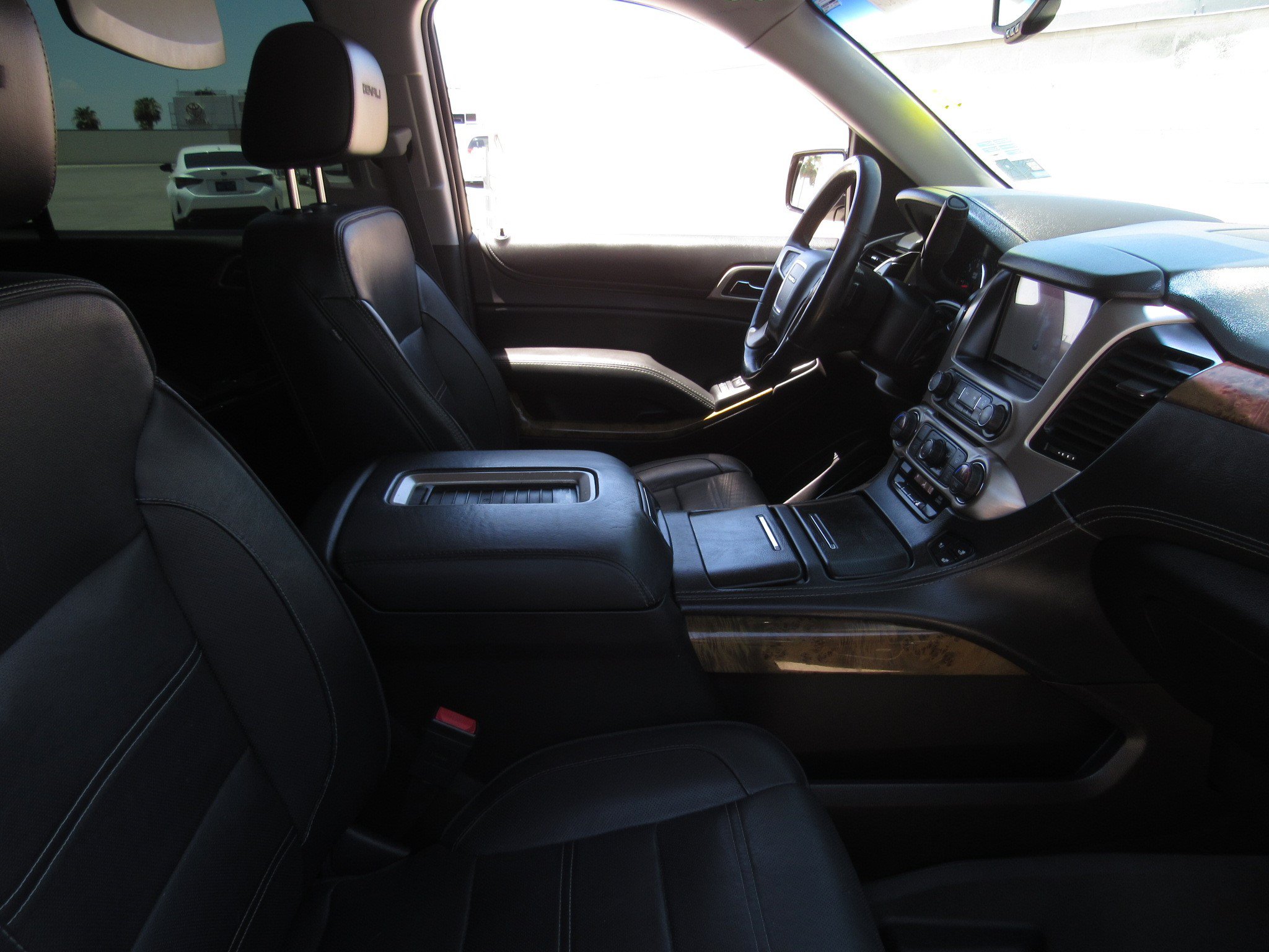 Used 2017 GMC Yukon Denali RWD image 8