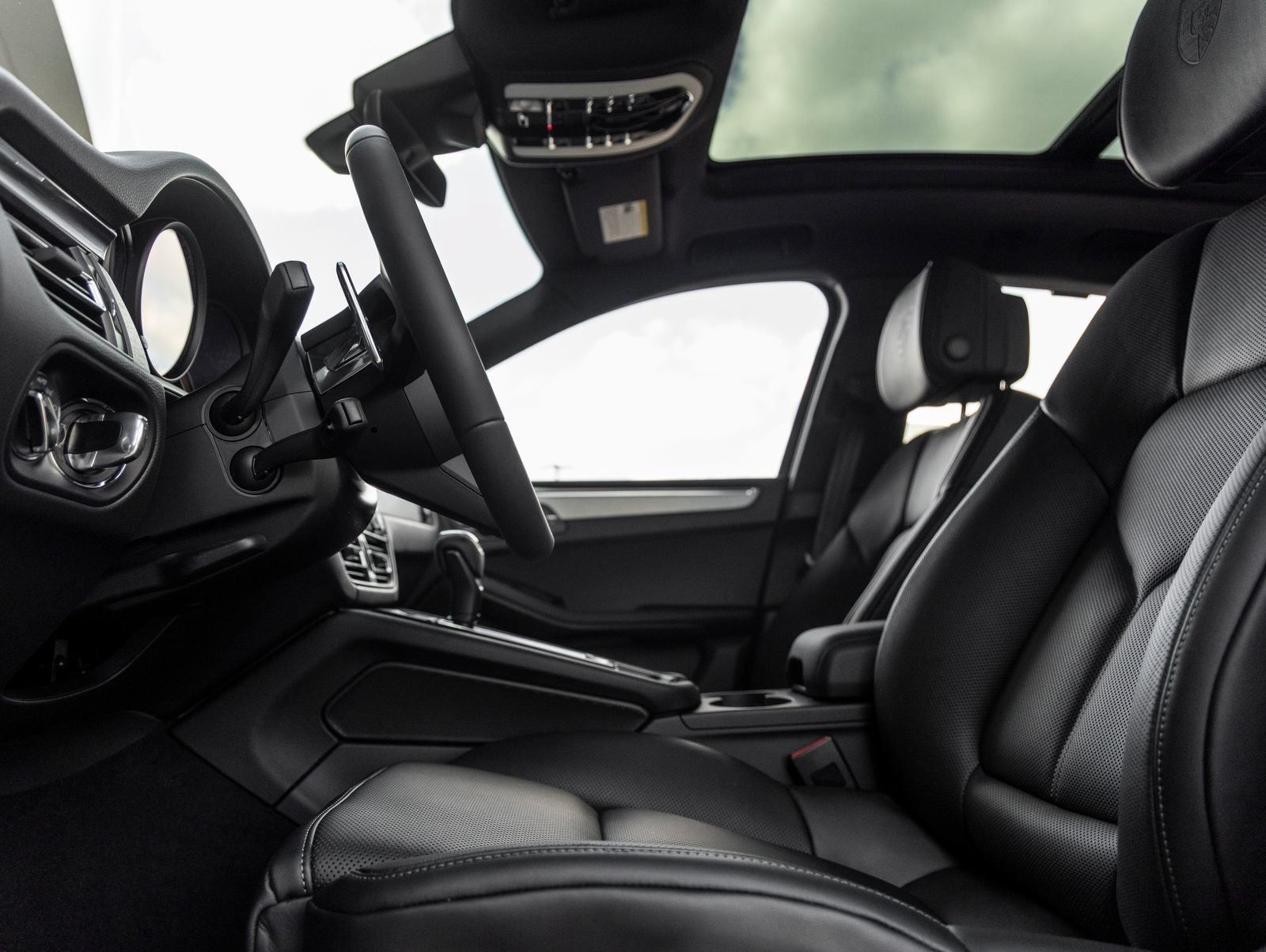 Certified 2026 Porsche Macan AWD/4WD image 23