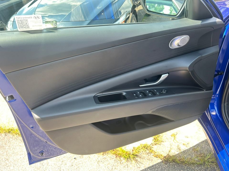New 2025 Hyundai Elantra SE image 11