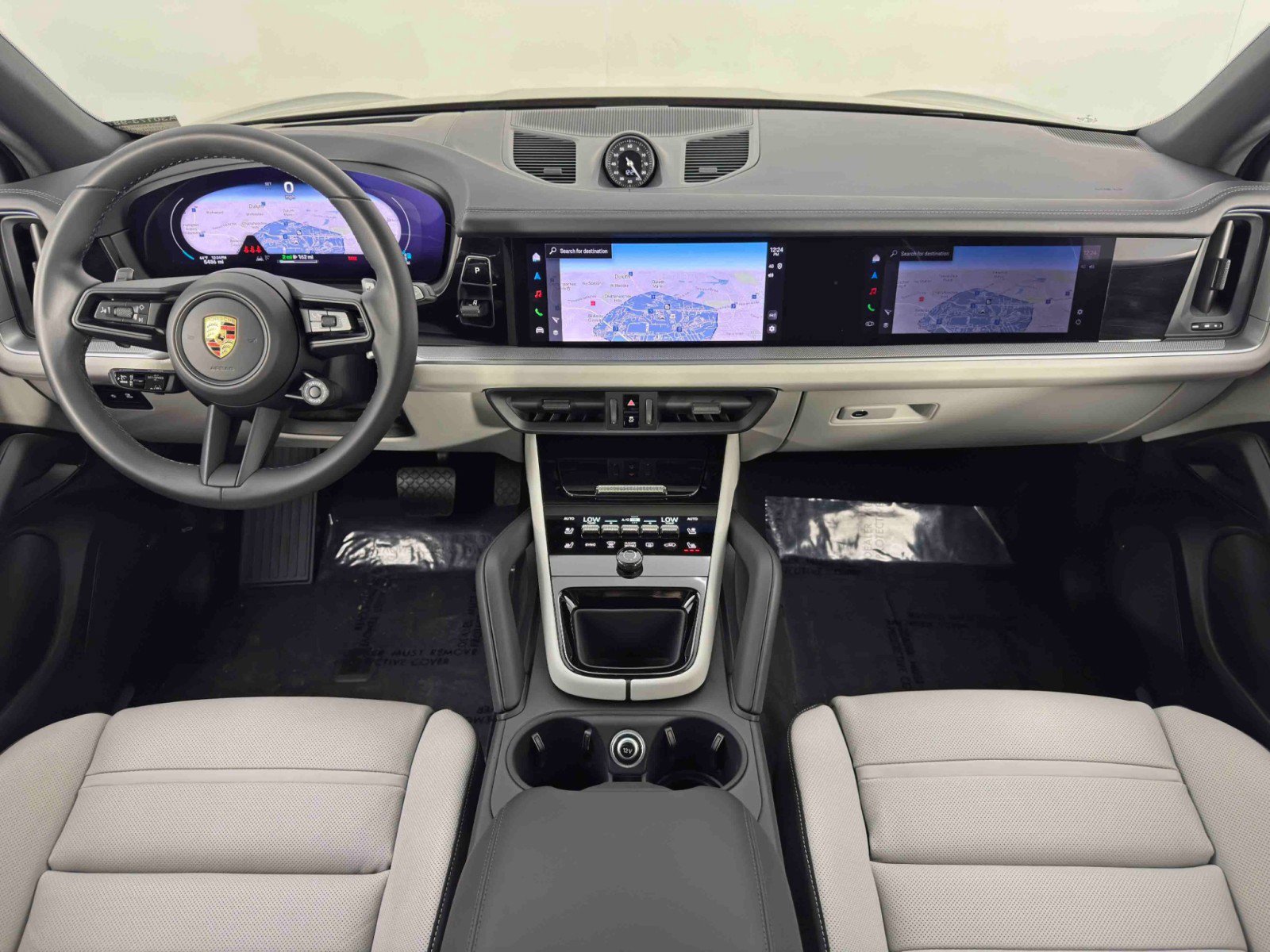 Used 2024 Porsche Cayenne w/ Technology Package image 13