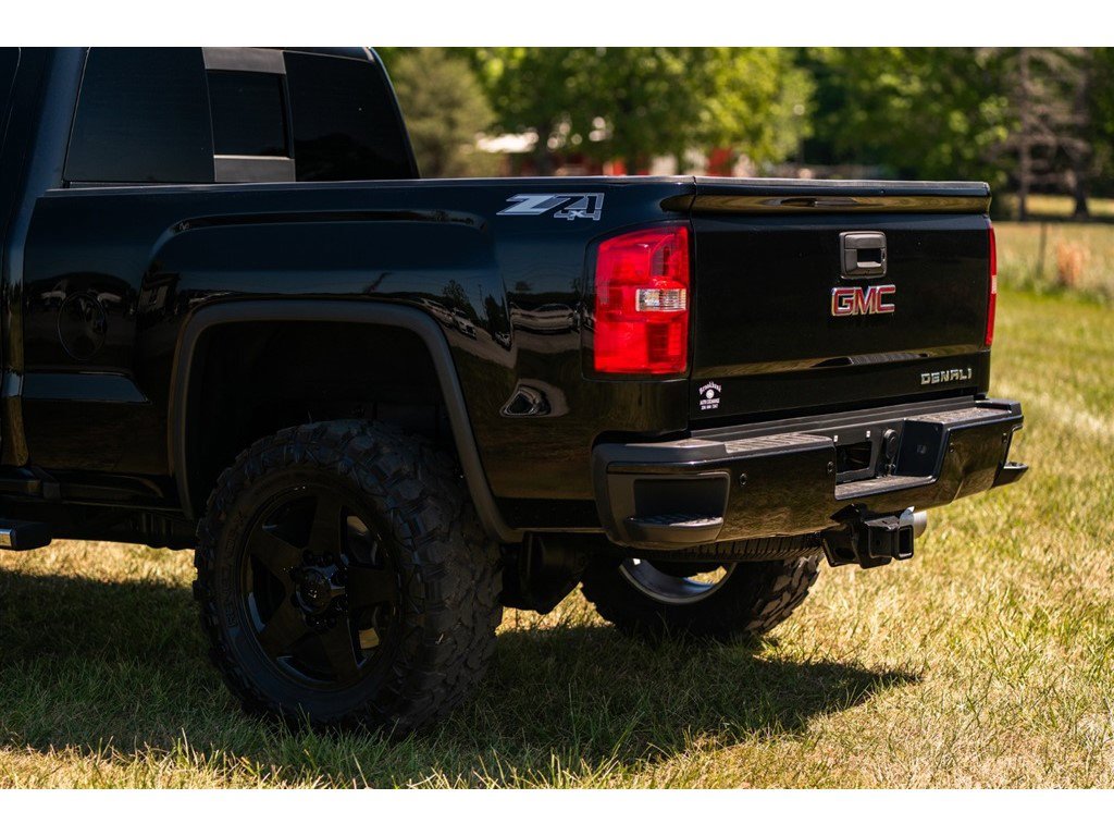 Used 2015 GMC Sierra 2500 Denali w/ Duramax Plus Package AWD/4WD image 8