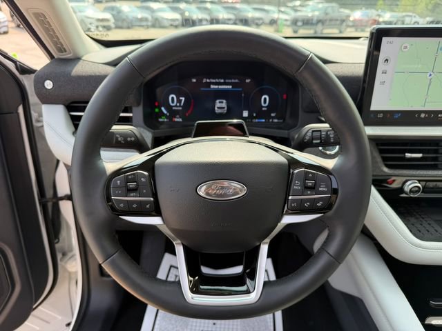 Used 2025 Ford Explorer Platinum w/ Ultimate Package image 43