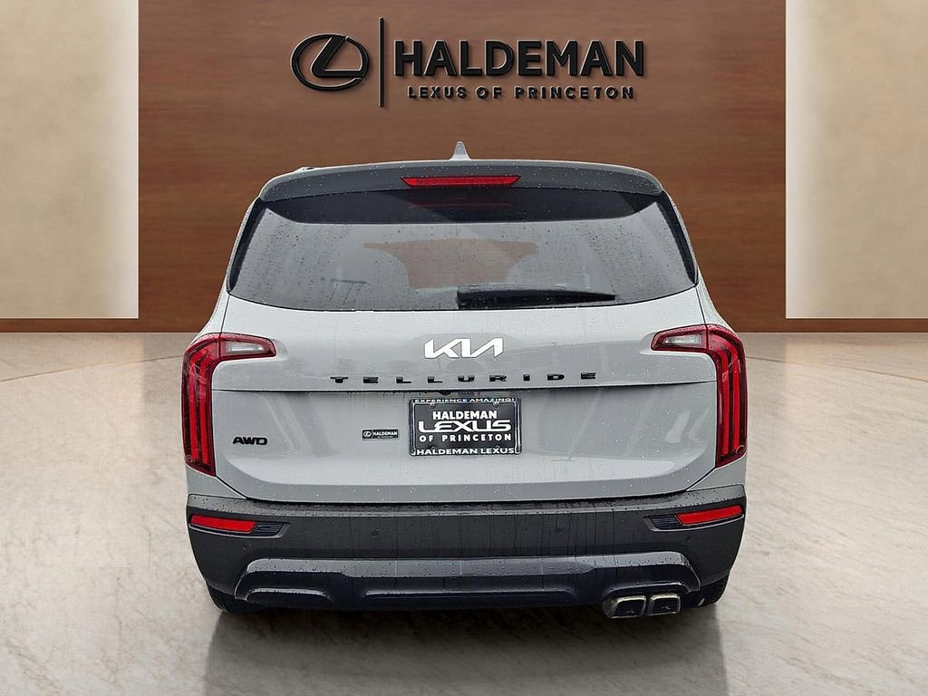 Used 2022 Kia Telluride EX w/ EX Premium Package image 5