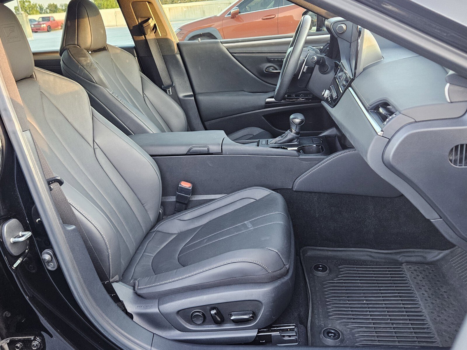 Certified 2024 Lexus ES 350 F Sport w/ Accessory Package (Z2) FWD image 18