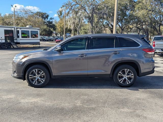 Used 2019 Toyota Highlander LE image 2