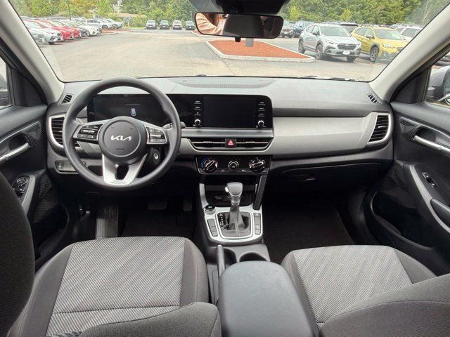 Used 2025 Kia Seltos LX AWD/4WD image 10