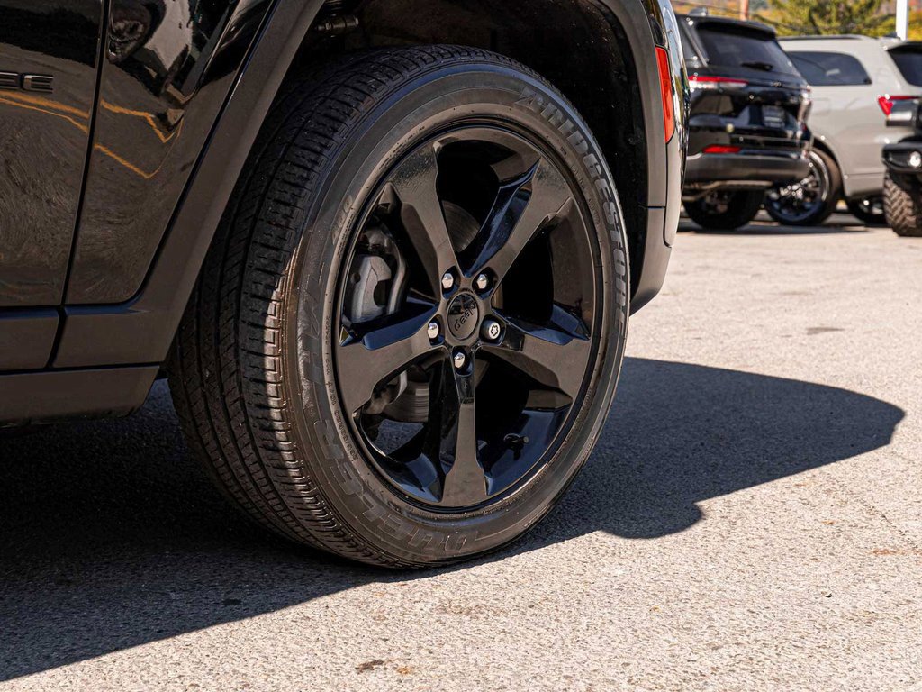 Used 2023 Jeep Grand Cherokee Altitude image 9