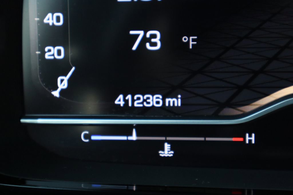 Certified 2023 GMC Yukon Denali Ultimate w/ LPO, Floor Liner Package AWD/4WD image 15