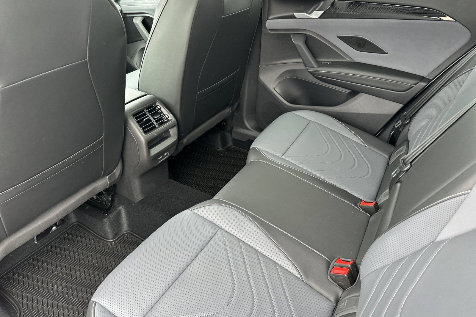 New 2026 Volkswagen Tiguan SE AWD/4WD image 12