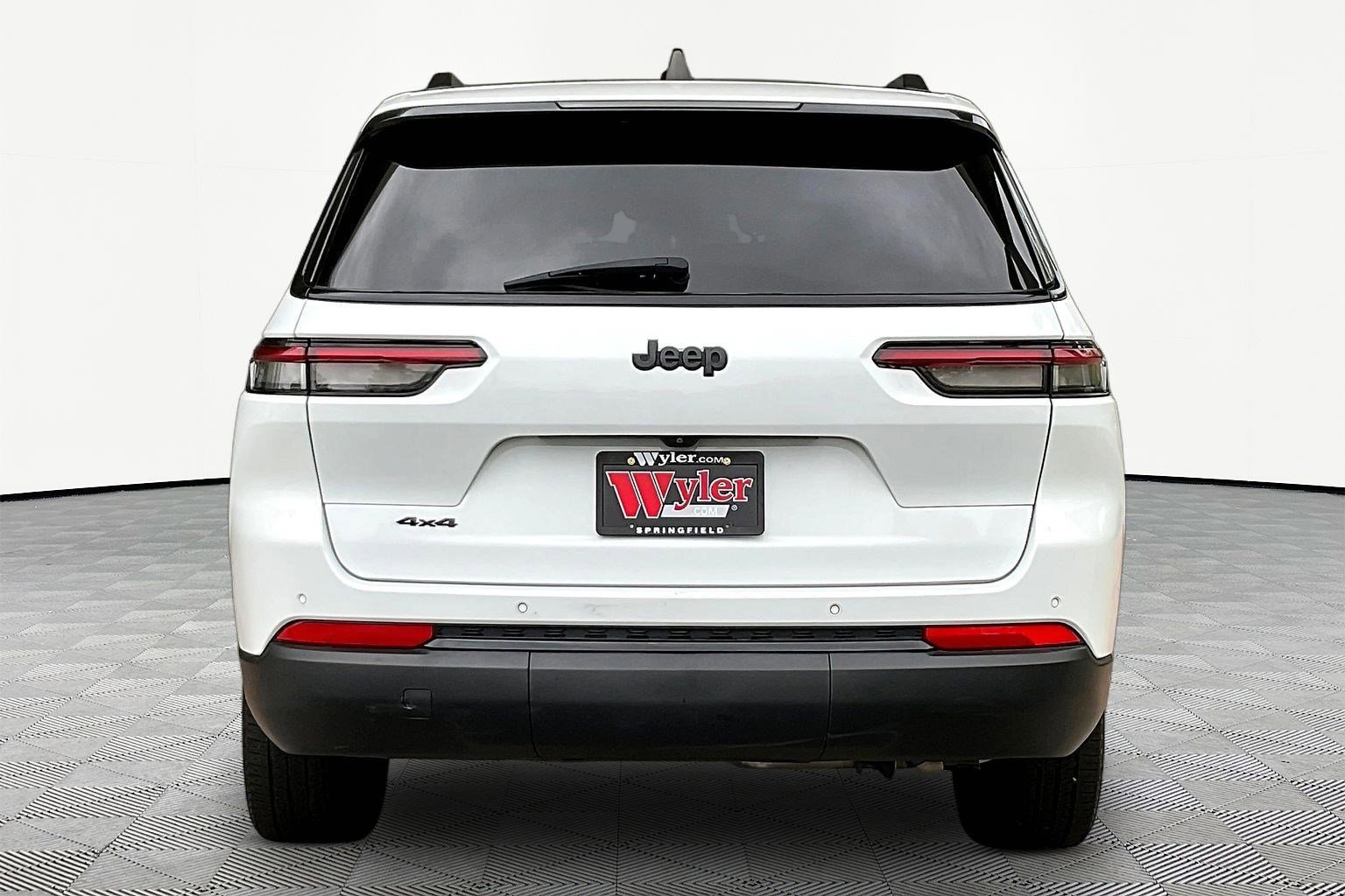 Used 2023 Jeep Grand Cherokee L Laredo AWD/4WD image 5