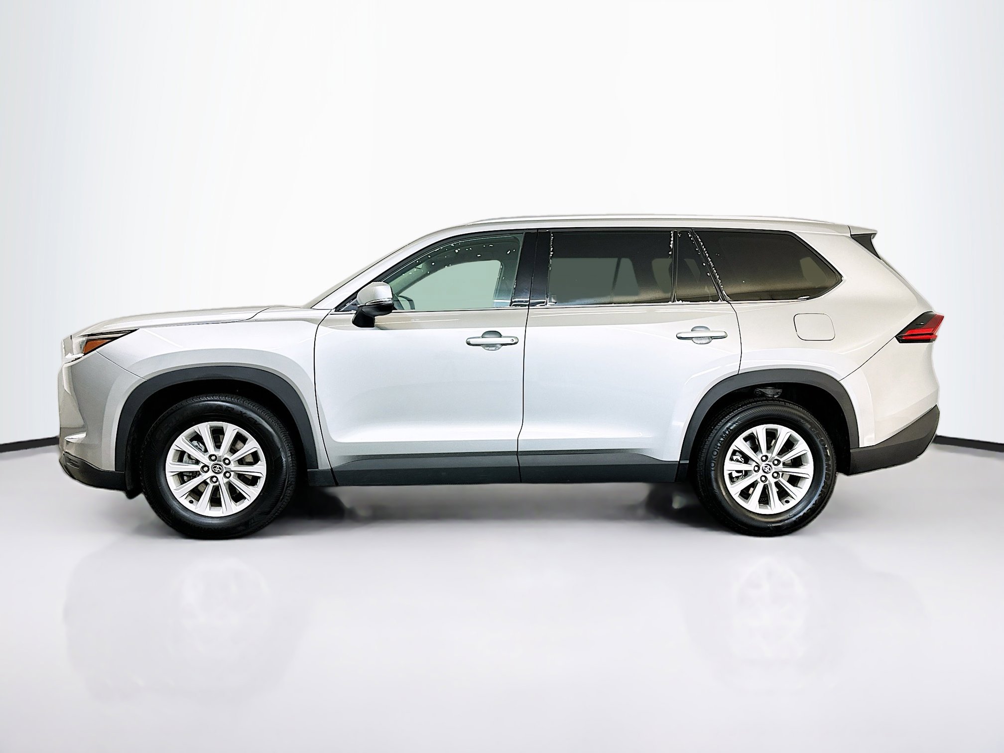 Used 2025 Toyota Grand Highlander AWD image 4