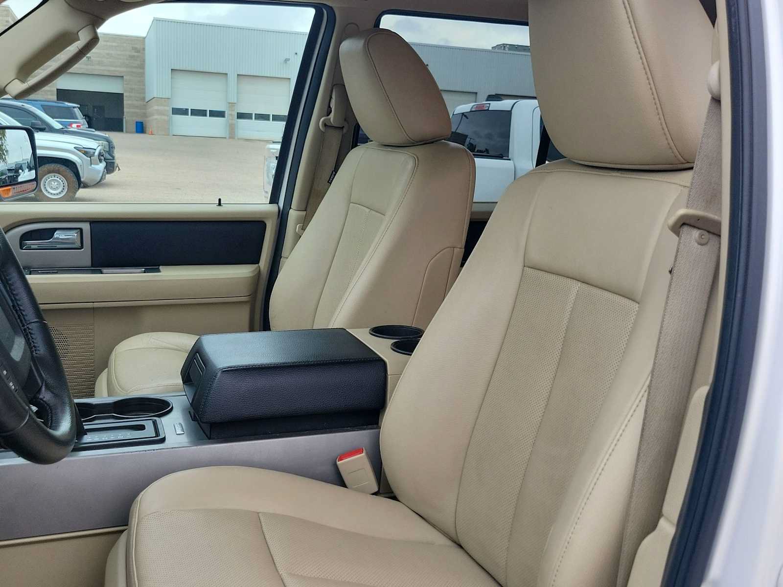 Used 2017 Ford Expedition EL XLT w/ Equipment Group 202A RWD image 15