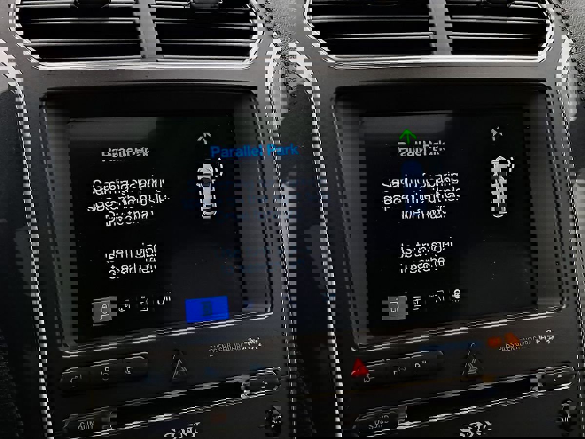 Used 2017 Ford Explorer Limited w/ Equipment Group 301A FWD image 15