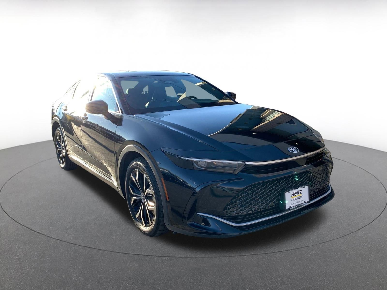 Used 2025 Toyota Crown XLE image 1