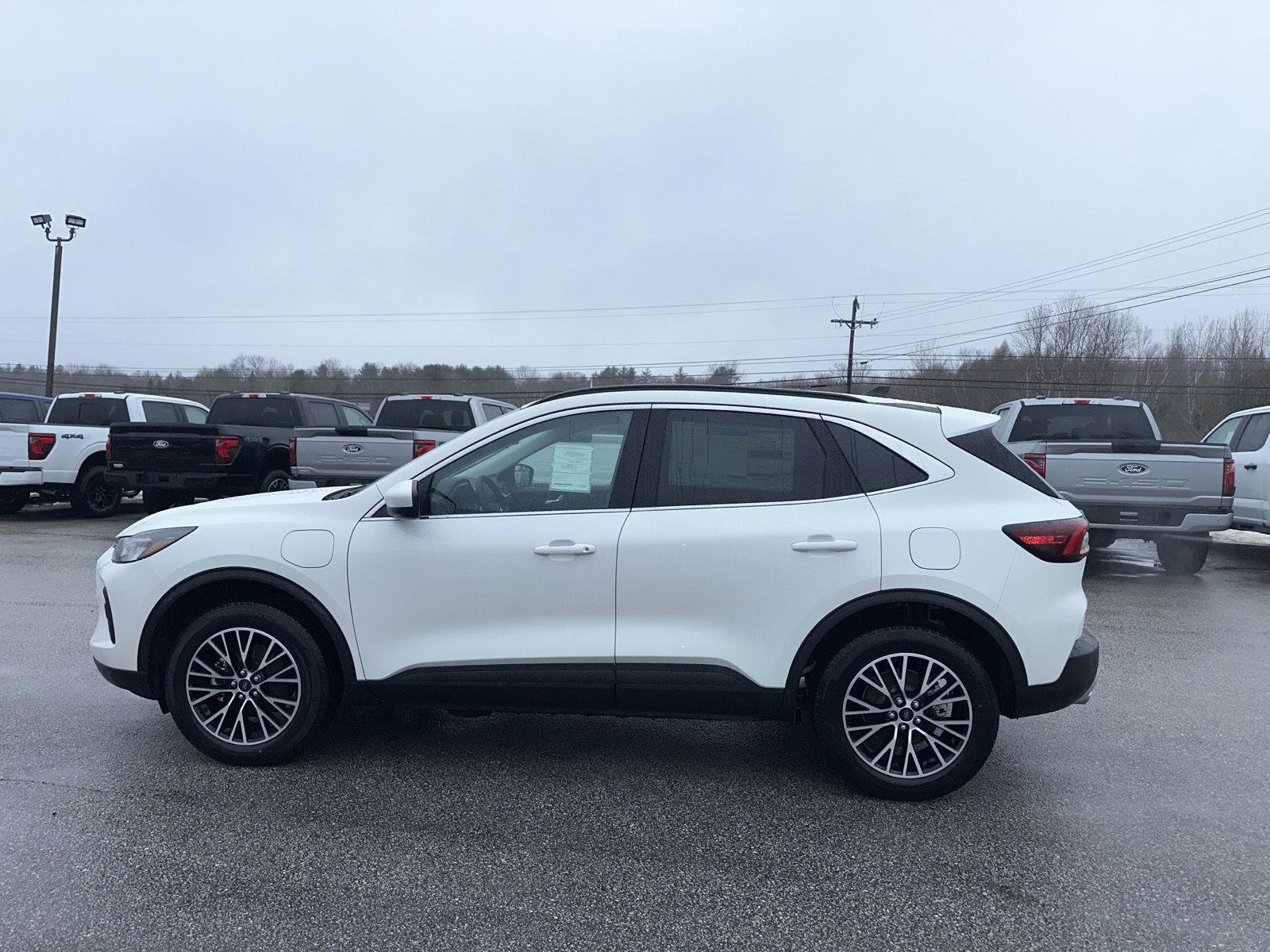 New 2025 Ford Escape PHEV image 9