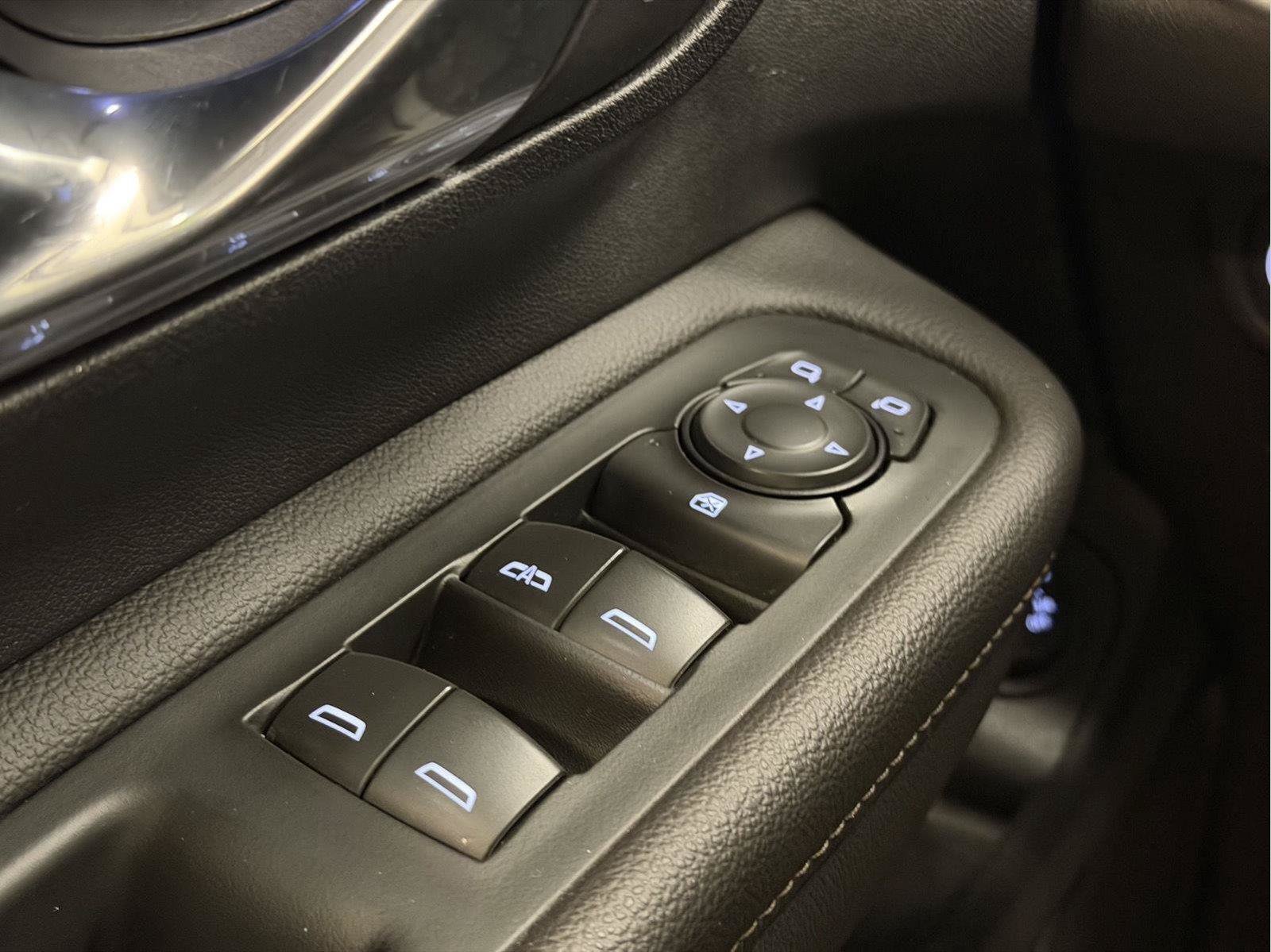 Used 2022 GMC Terrain SLE w/ Driver Convenience Package AWD/4WD image 39