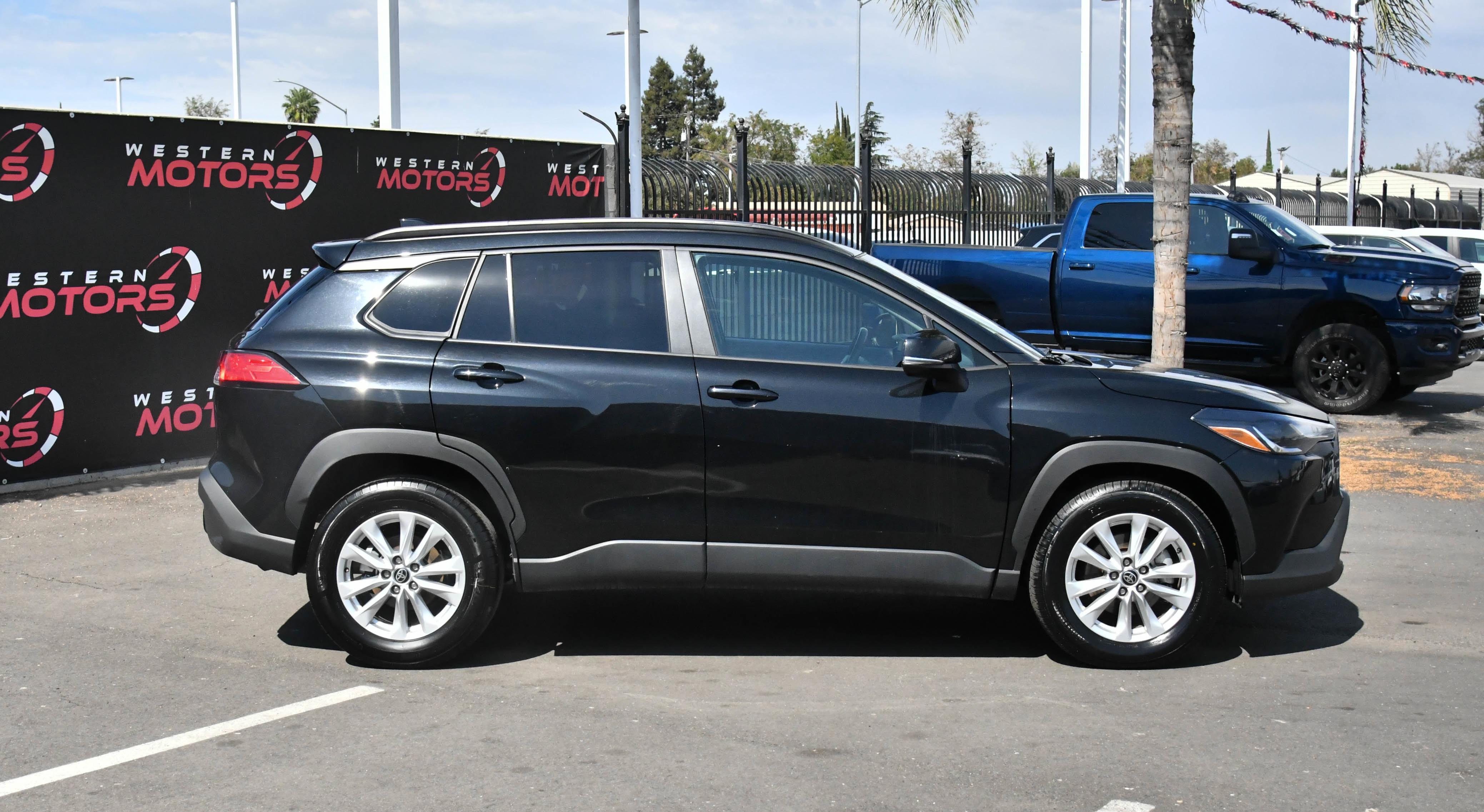 Used 2023 Toyota Corolla Cross LE image 9