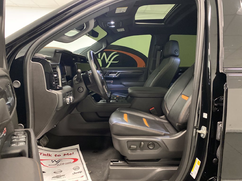 Used 2025 GMC Sierra 1500 AT4 w/ AT4 Premium Package AWD/4WD image 13