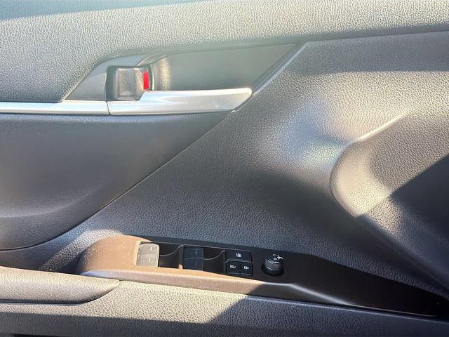 Used 2023 Toyota Camry SE FWD image 17