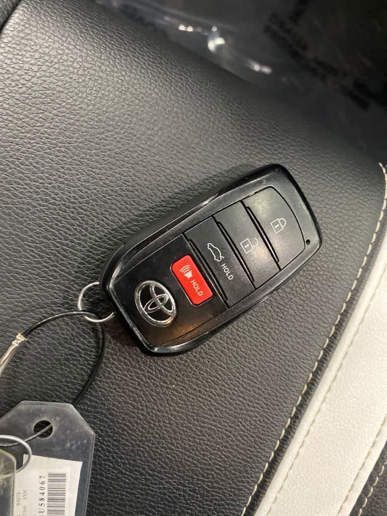 Used 2025 Toyota Camry SE FWD image 29