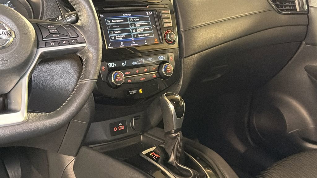 Used 2020 Nissan Rogue SV image 17