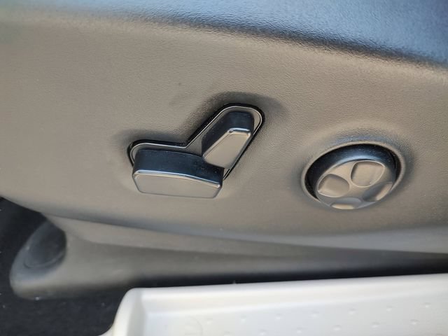 Used 2024 Chrysler Pacifica Touring-L FWD image 18