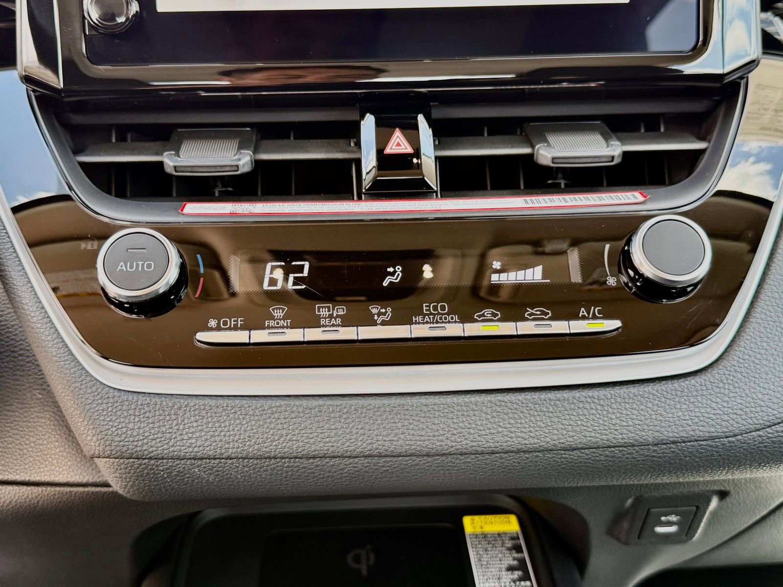 Used 2025 Toyota Corolla LE w/ LE Premium Package FWD image 39