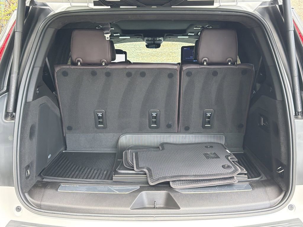 Used 2024 Cadillac Escalade Premium Luxury Platinum w/ Heavy-Duty Trailer Package image 18
