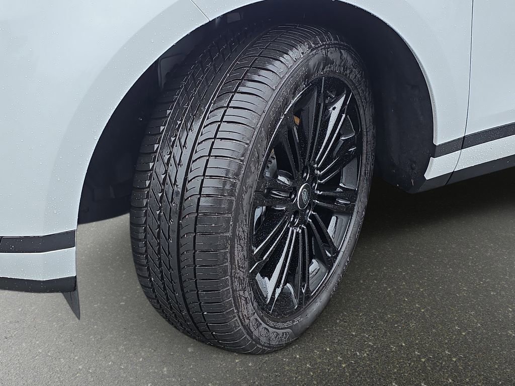 Used 2025 Land Rover Range Rover Evoque S image 37