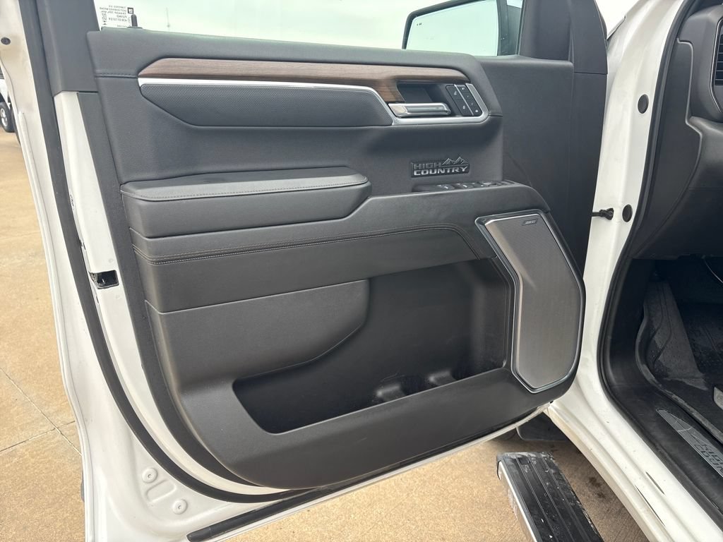 Used 2025 Chevrolet Silverado 1500 High Country AWD/4WD image 14