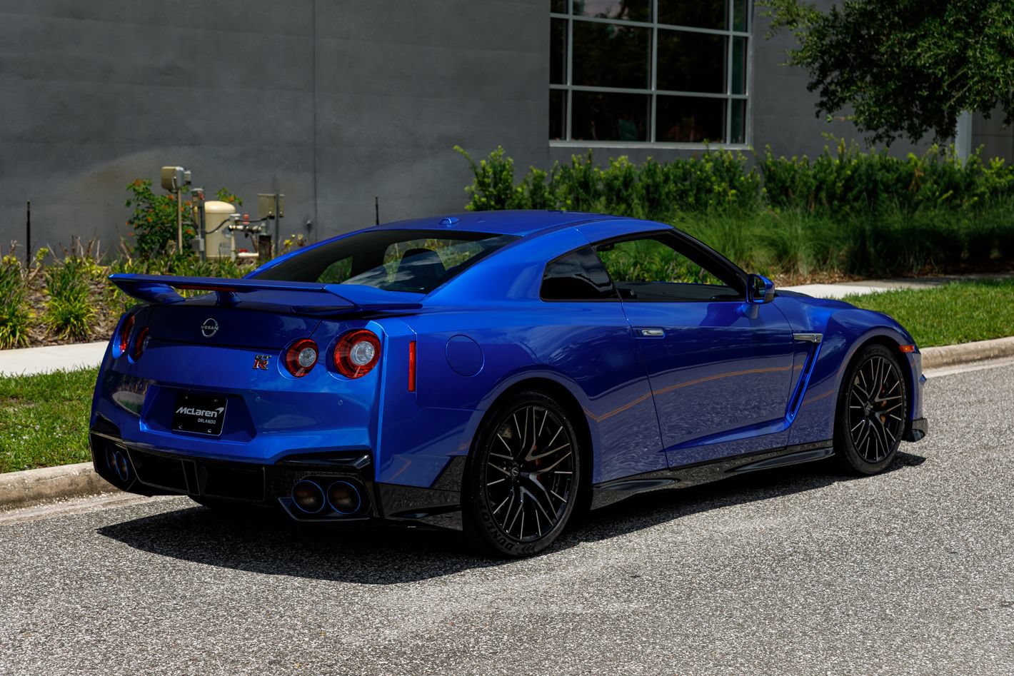 Used 2024 Nissan GT-R AWD/4WD image 9