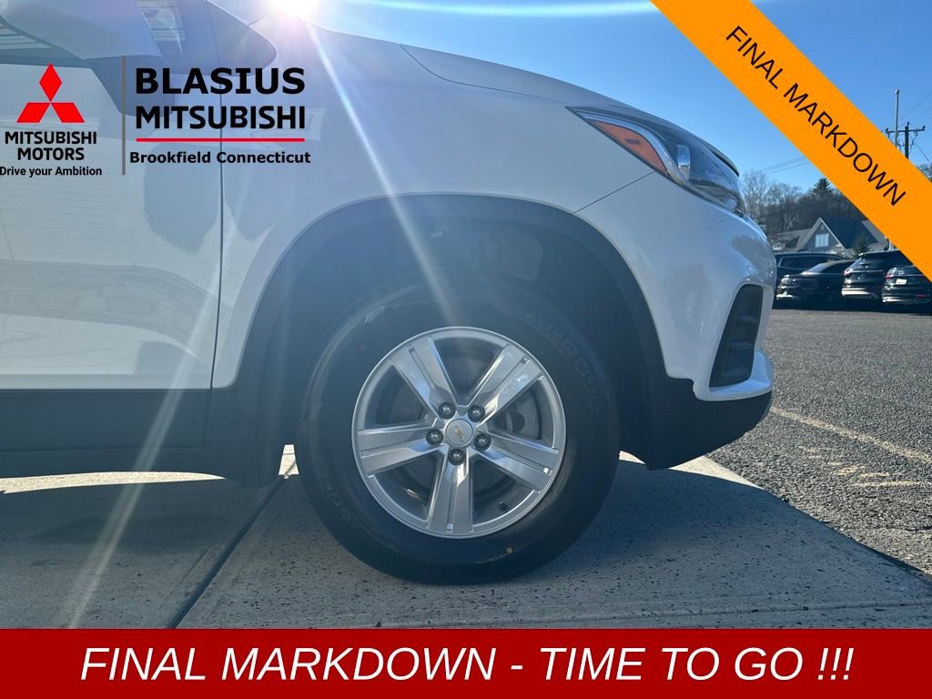 Used 2022 Chevrolet Trax LT w/ LT Convenience Package image 11