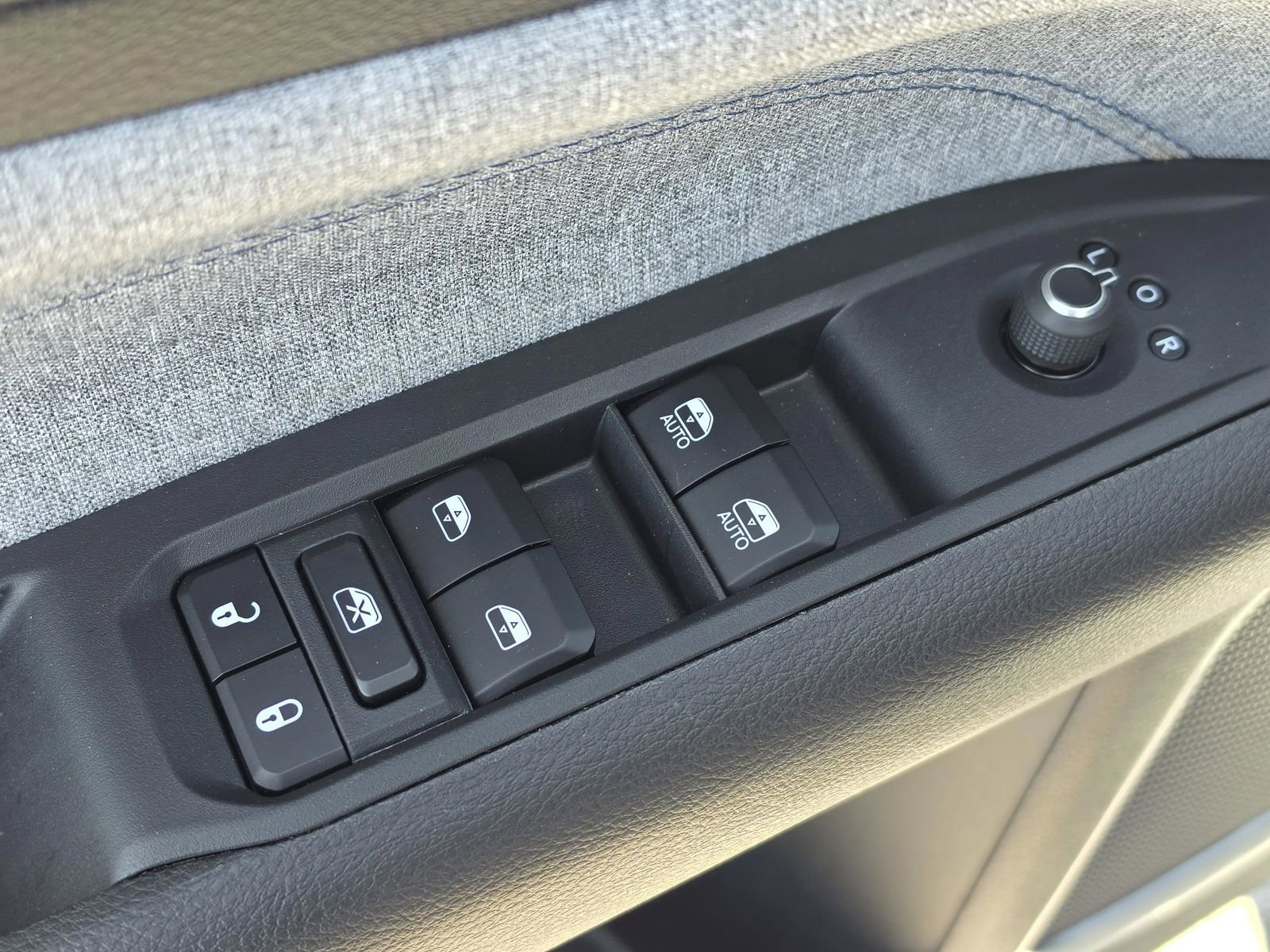 Used 2025 Jeep Compass Sport image 20