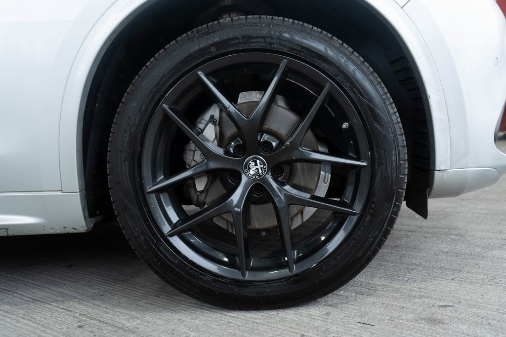 Used 2021 Alfa Romeo Stelvio Sprint w/ Nero Edizione image 16