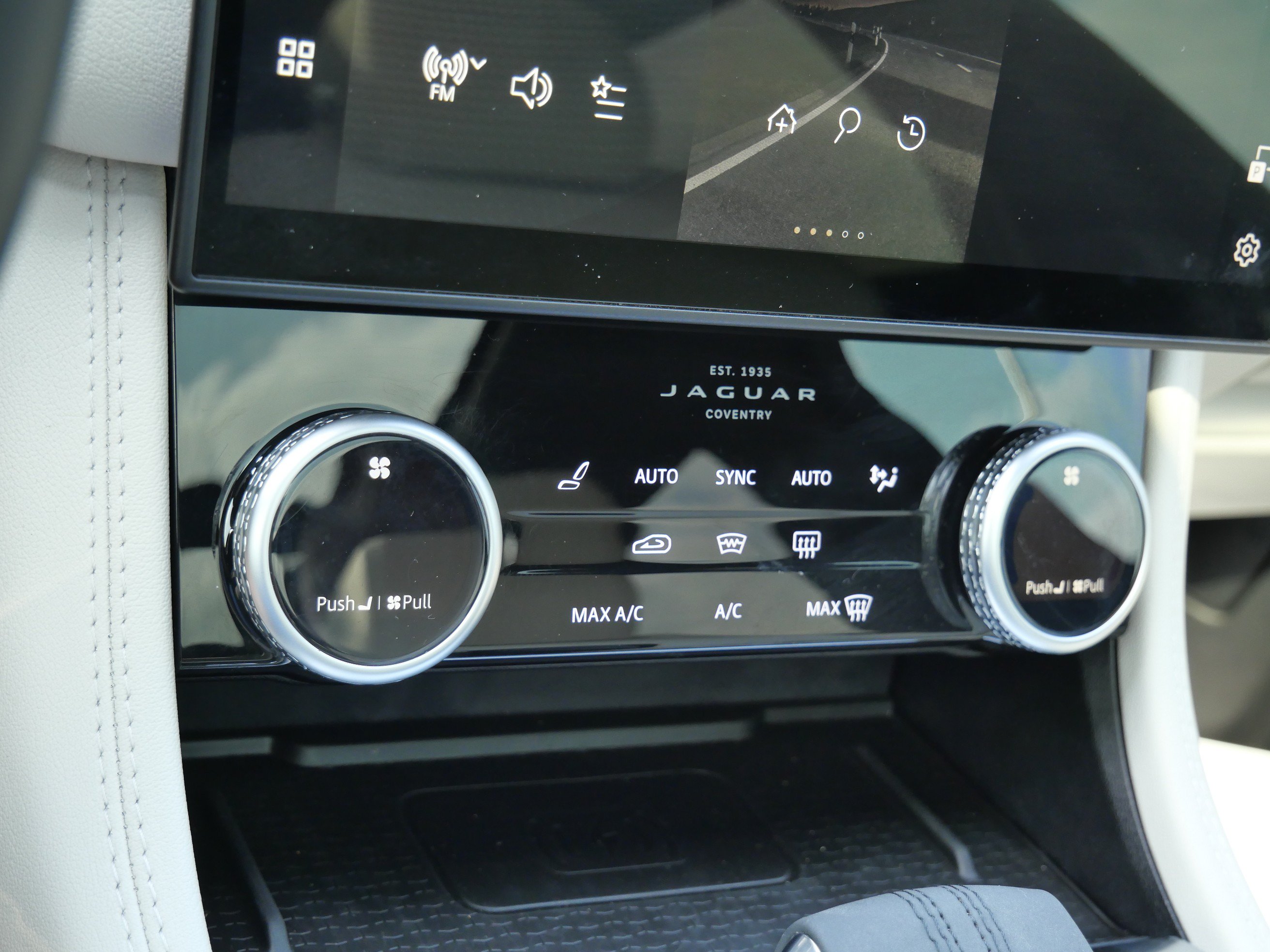 Certified 2025 Jaguar F-PACE R-Dynamic S AWD/4WD image 22