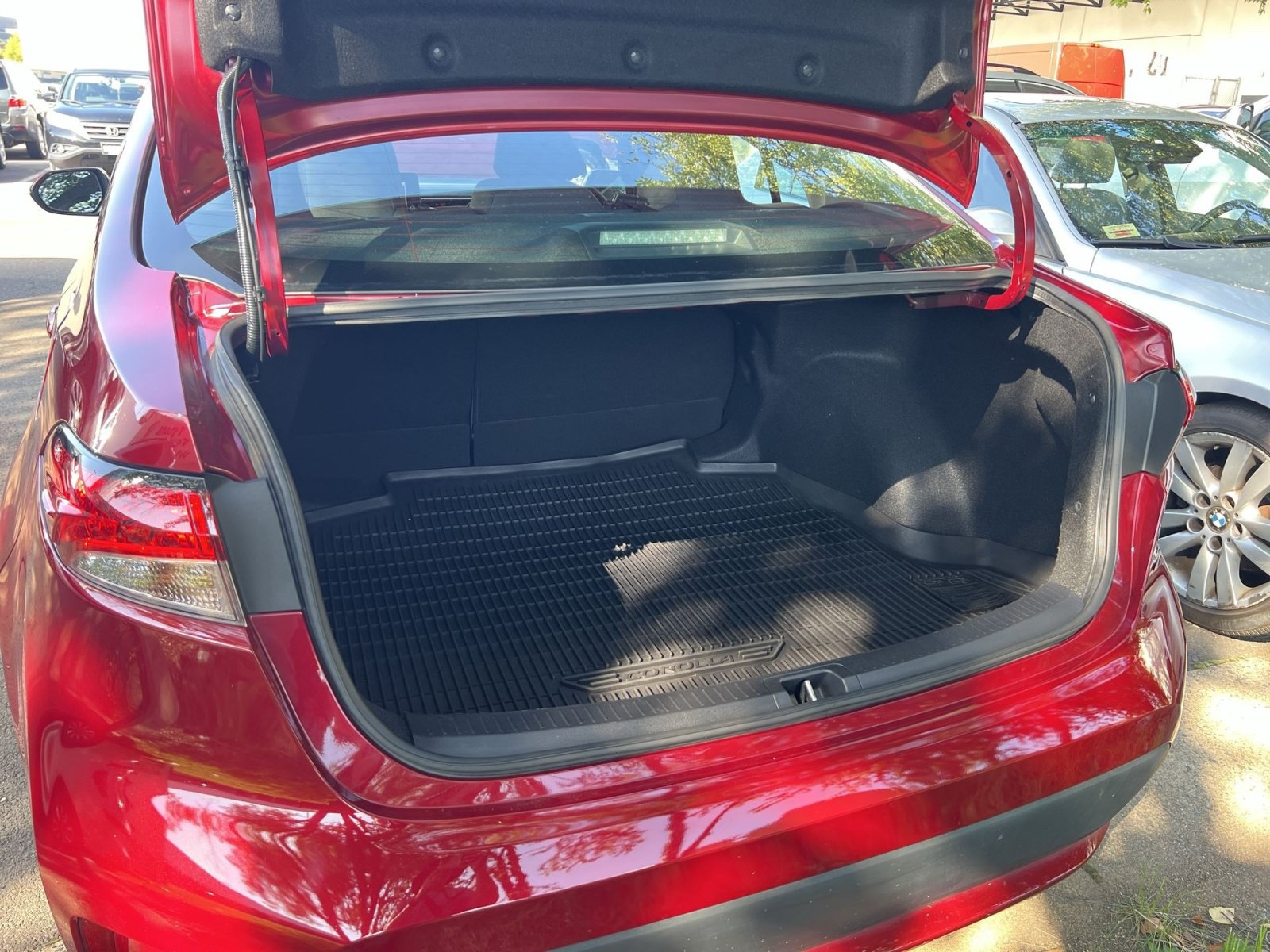 Used 2022 Toyota Corolla LE FWD image 25