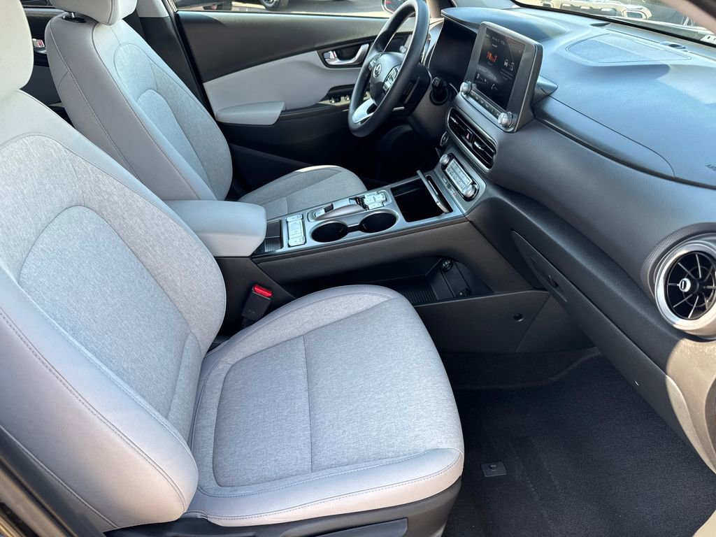 Used 2023 Hyundai Kona SE w/ Cargo Package image 16