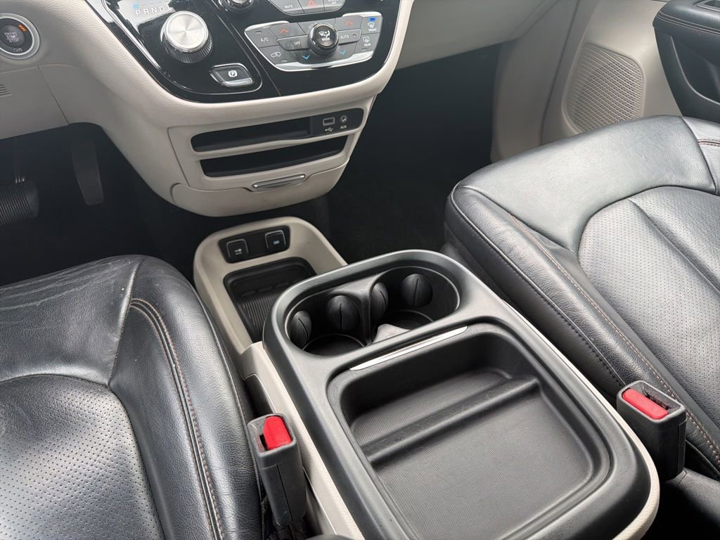 Used 2018 Chrysler Pacifica Touring-L w/ Advanced Safetytec Group image 15
