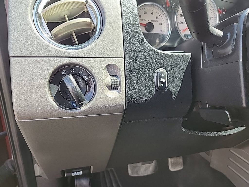Used 2005 Ford F150 XLT AWD/4WD image 13