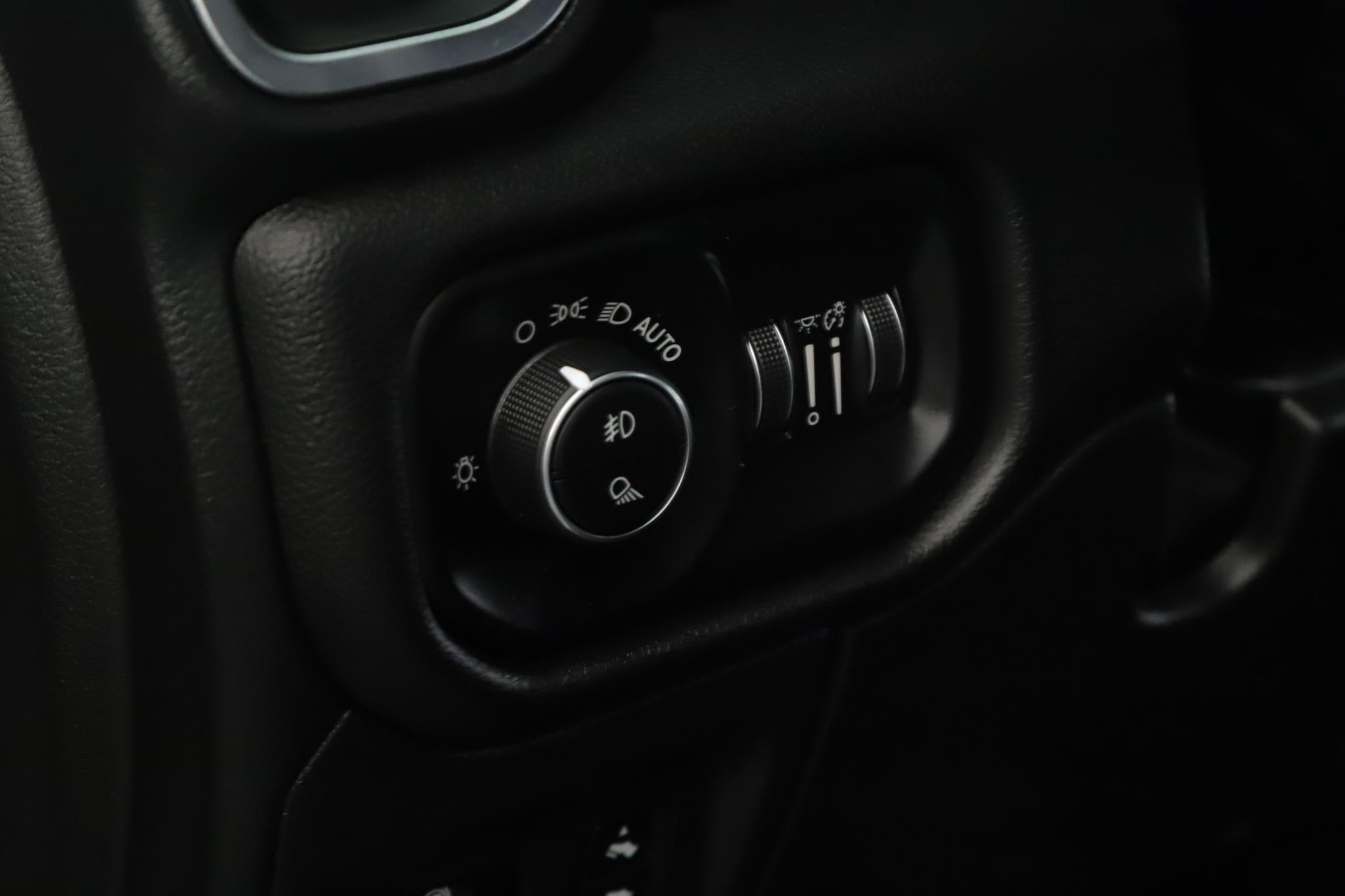 Used 2023 RAM 1500 Laramie AWD/4WD image 8