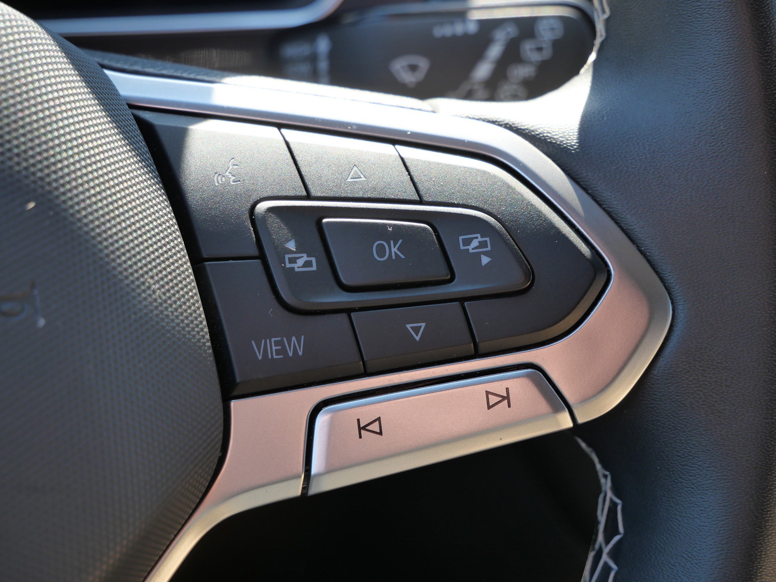 Certified 2022 Volkswagen Tiguan SE image 32