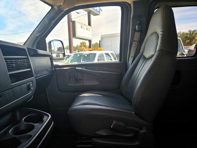 Used 2008 Chevrolet Express 1500 Passenger image 12