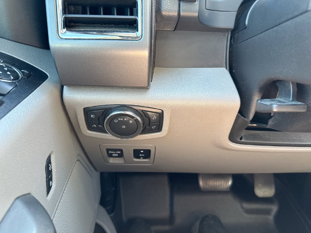 Used 2015 Ford F150 XLT w/ Equipment Group 302A Luxury AWD/4WD image 17