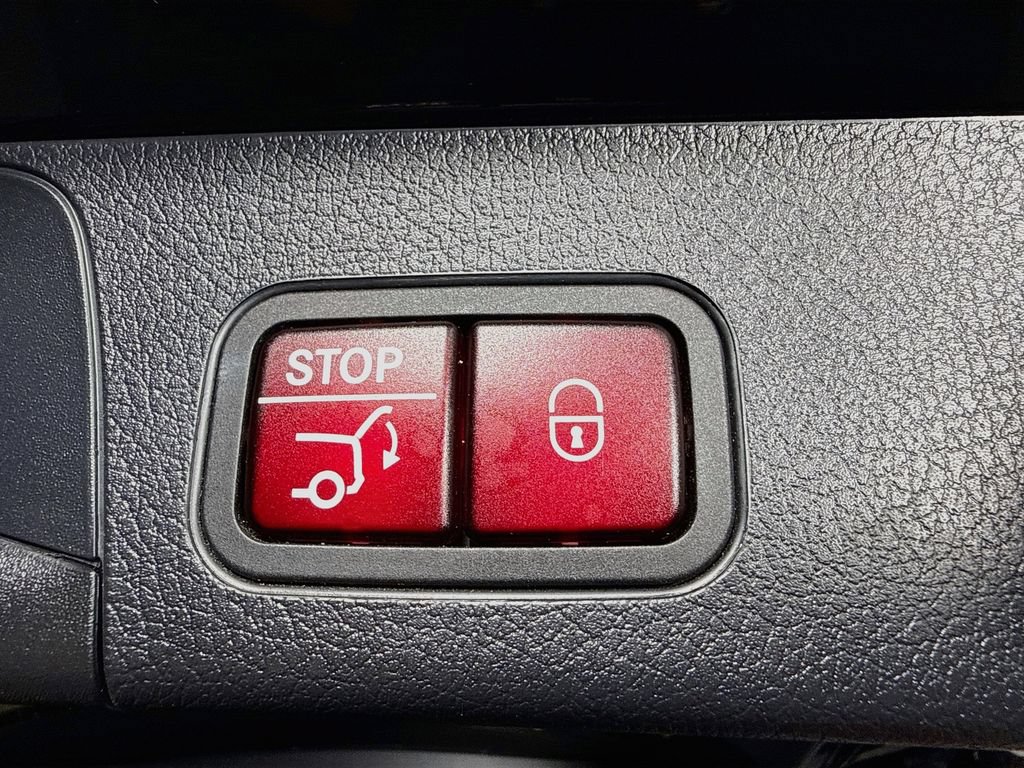 Used 2022 Mercedes-Benz GLB 35 AMG 4MATIC image 33
