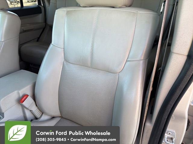 Used 2007 Jeep Commander Limited image 25